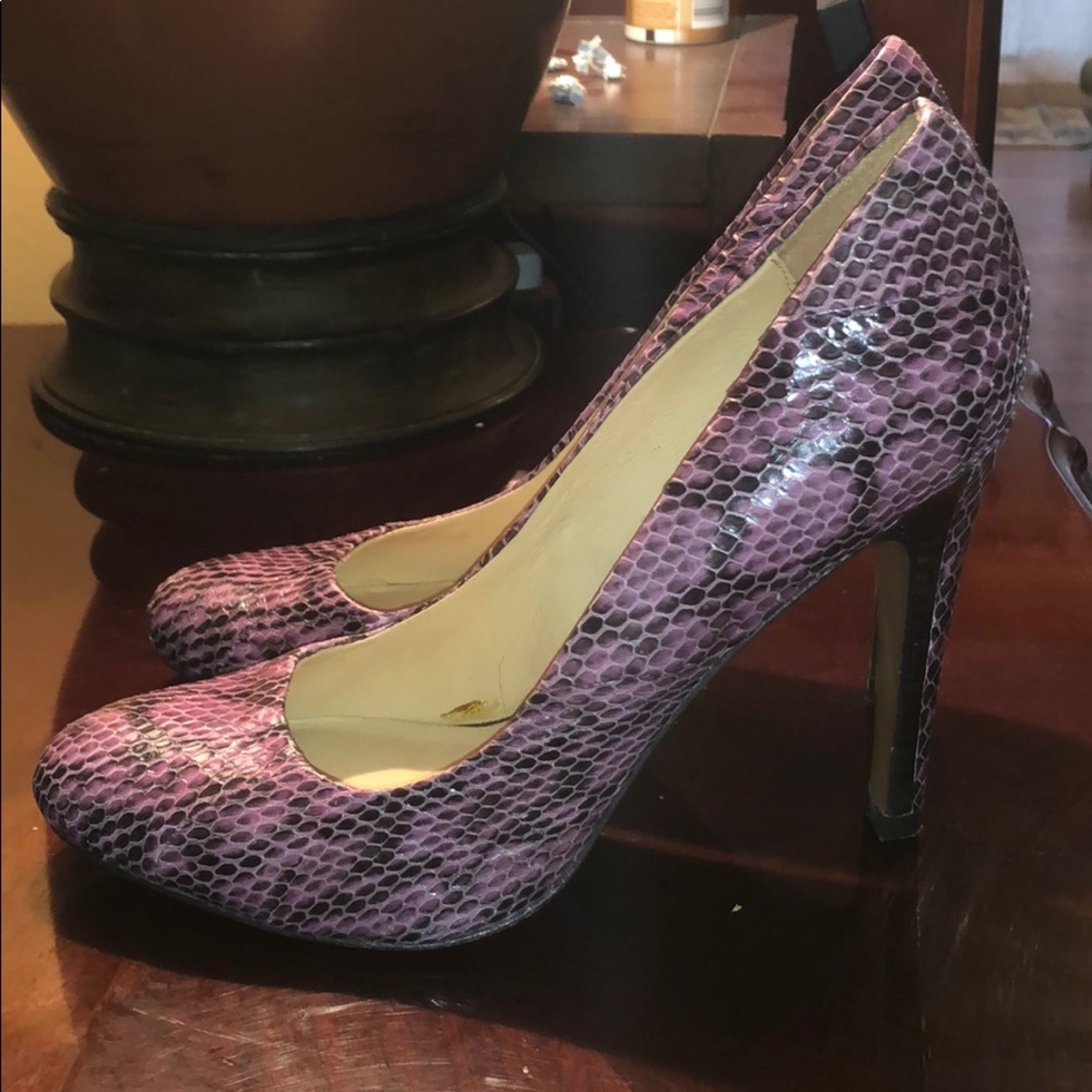 Pour La Victoire Snakeskin Pump